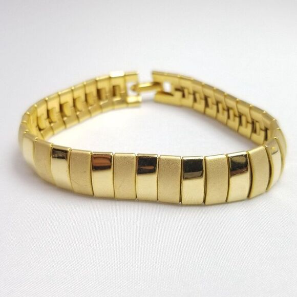Vintage Matte and Polished Gold Tone Bangle Bracelet, Stacking Estate - Picture 6 of 7